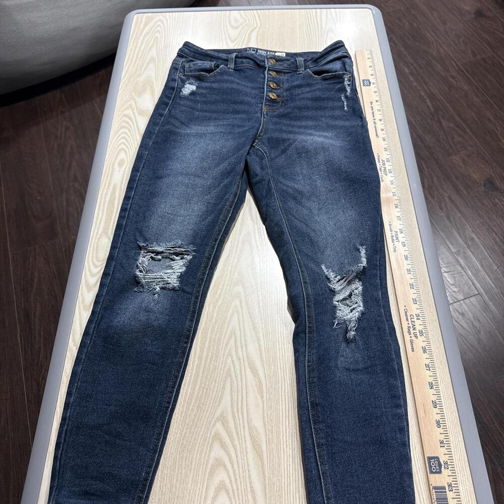 No Boundaries high rise skinny jeans in size 9. Cotton & polyester blend. #highr